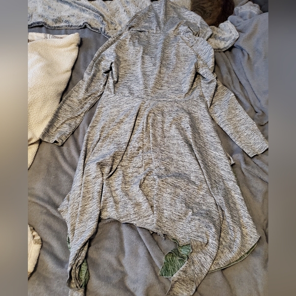 Women's Plus Size Hooded uneven hem dress/plus size blouse - Picture 5 of 5